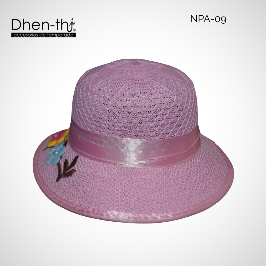 Sombrero de hilo para niña: Flores bordado