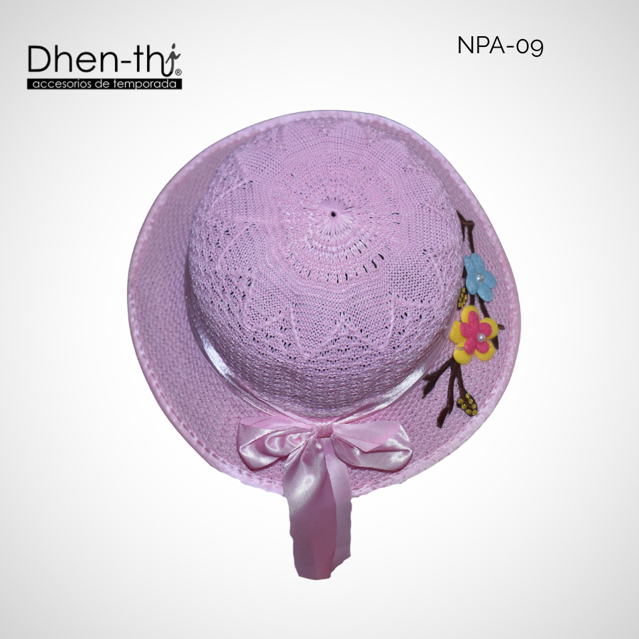 Sombrero de hilo para niña: Flores bordado