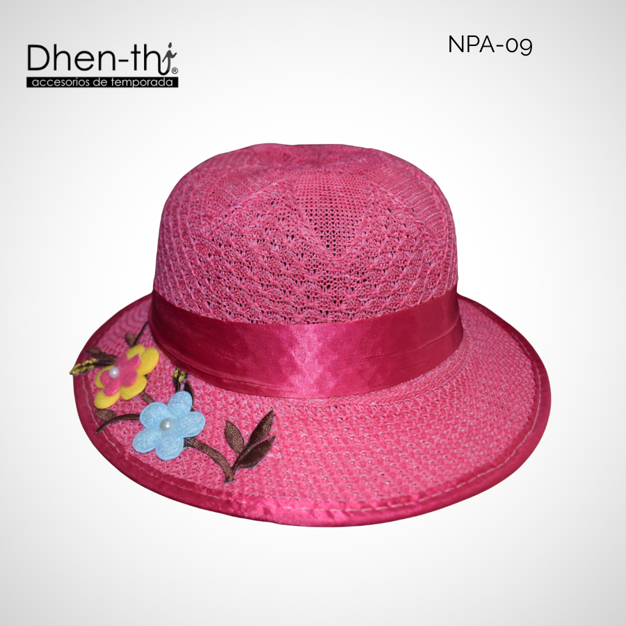 Sombrero de hilo para niña: Flores bordado