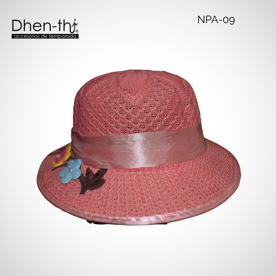 Sombrero de hilo para niña: Flores bordado